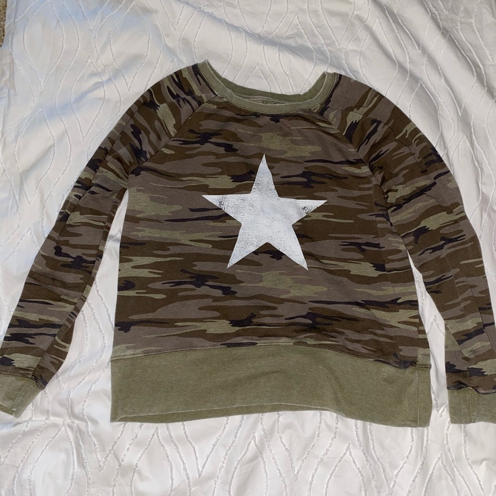 Camo star top